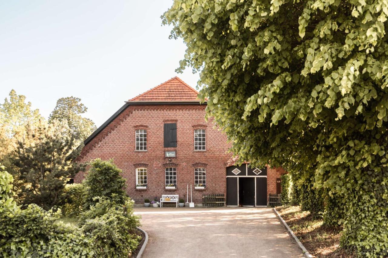 Отель Hofgut Mollberg Wiefelstede Экстерьер фото